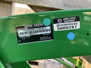 John Deere 220R