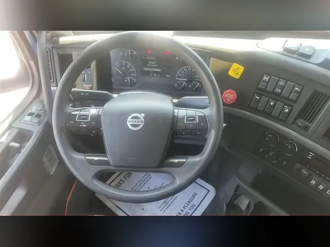 2020 VOLVO VNL760