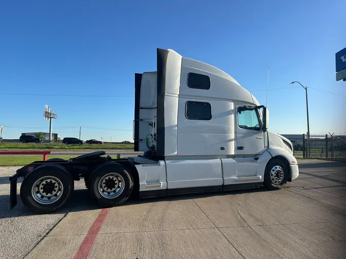 2025 VOLVO VNL64T860