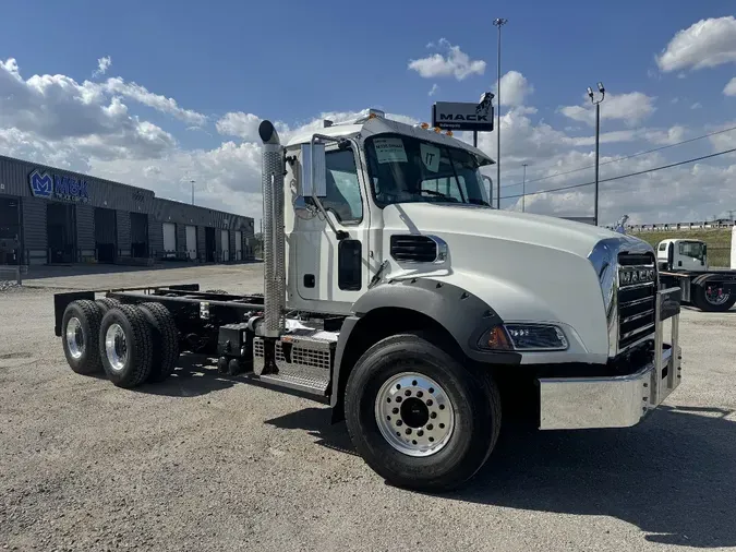  MACK GR64B