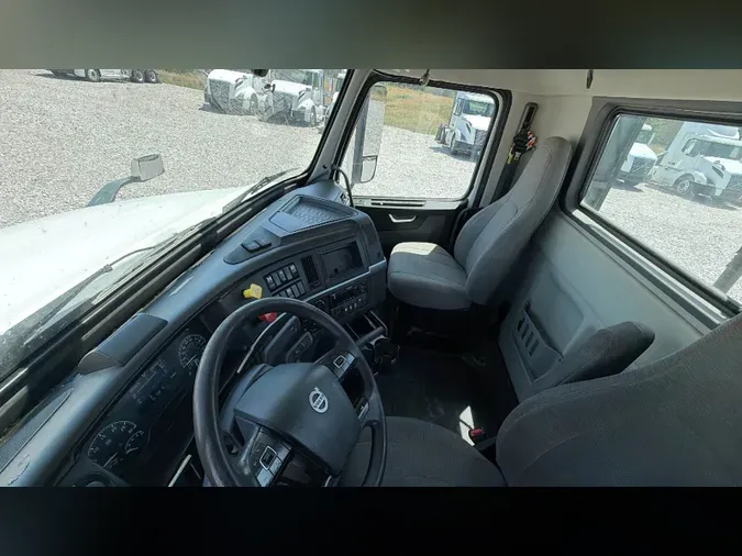 2020 Volvo VNL300
