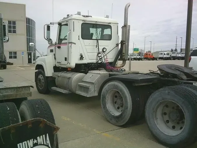 2005 MACK CHN613