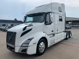 2020 VOLVO VNL64T860