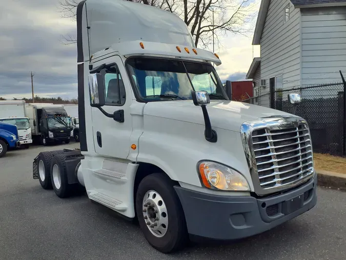 2015 FREIGHTLINER/MERCEDES CASCADIA 125