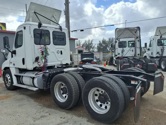 2018 FREIGHTLINER/MERCEDES CASCADIA 125