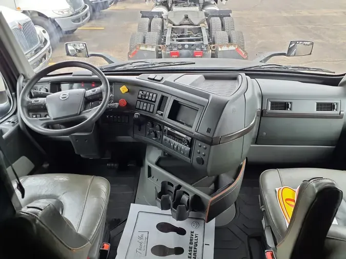 2020 VOLVO VNL64T860