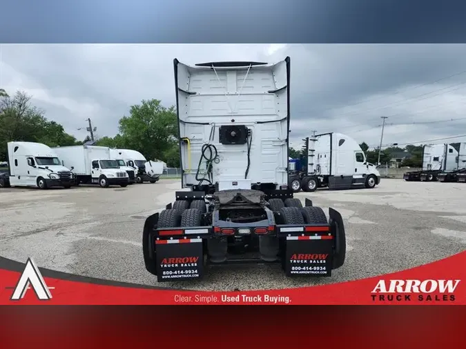 2021 VOLVO VNL740