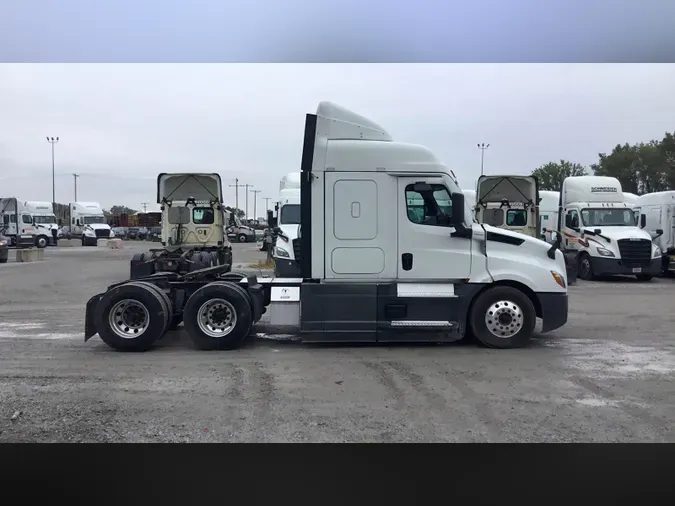 2021 Freightliner Cascadia 126