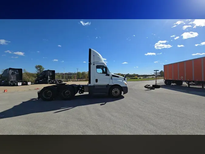 2020 Freightliner Cascadia 126