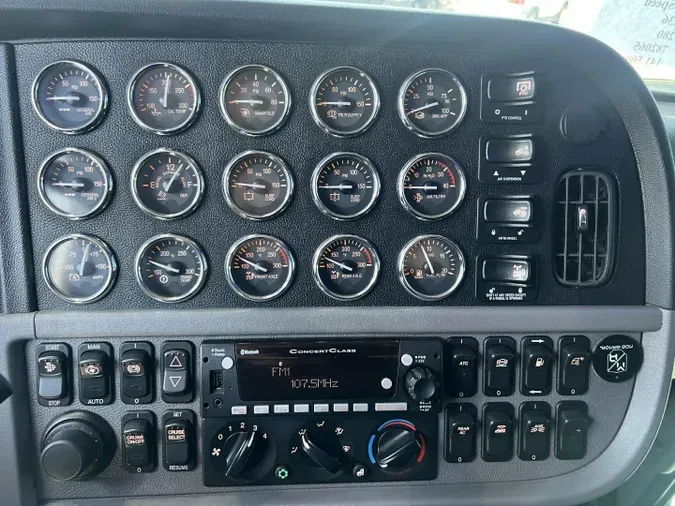 2022 Peterbilt 389