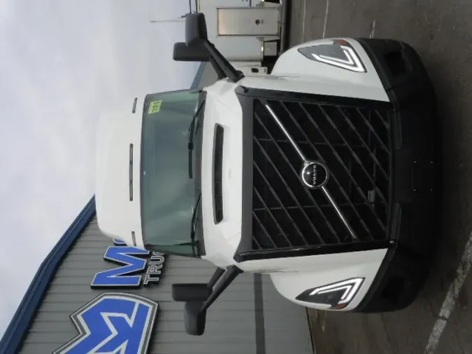 2025 VOLVO VNL64Tv04