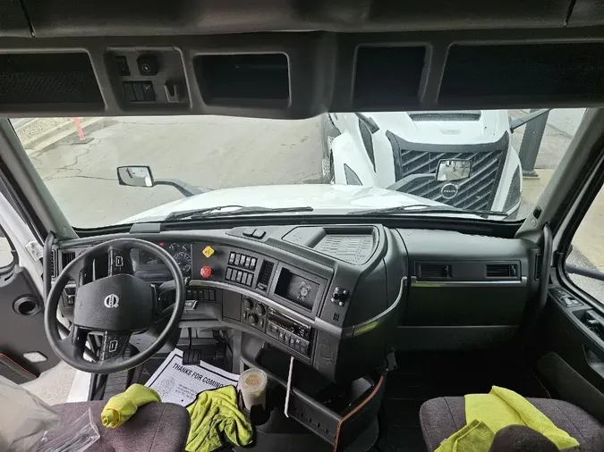2022 VOLVO VNL64T860