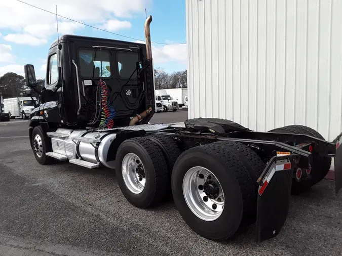 2017 FREIGHTLINER/MERCEDES CASCADIA 125