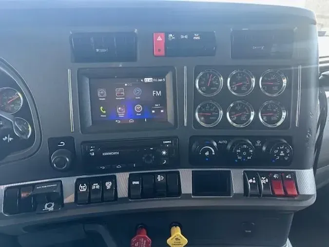 2021 Kenworth W990