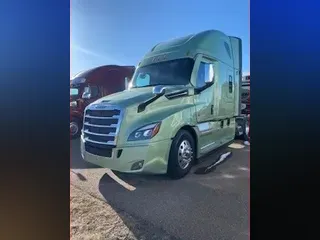 2025 Freightliner New Cascadia