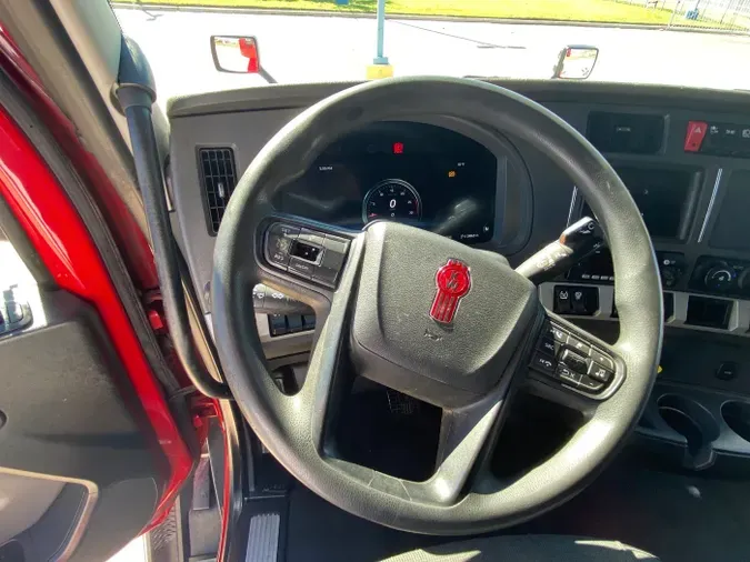 2022 Kenworth T68041a94b4ab728b77a2c1a1276d2629ea5