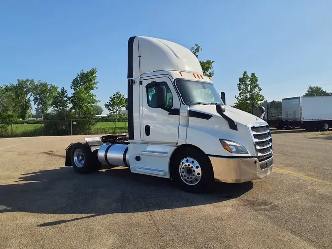2020 FREIGHTLINER NEW CASCADIA 116