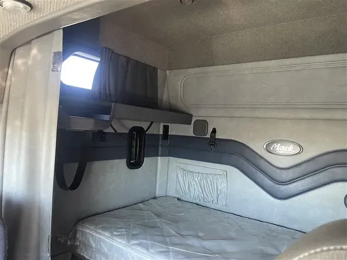 2018 MACK CXU613