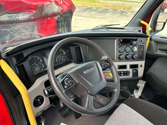 2021 FREIGHTLINER CASCADIA 126