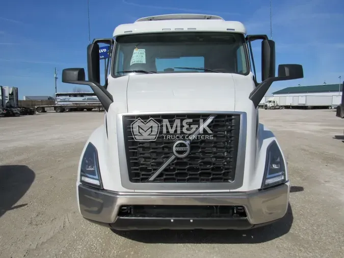 2025 VOLVO VNR64T300