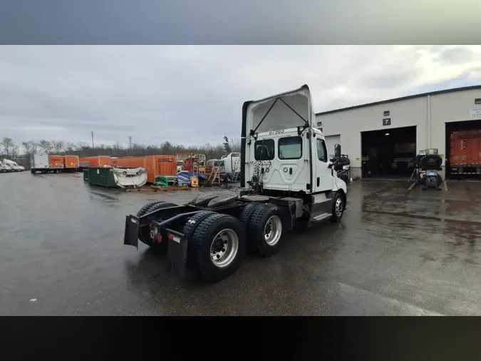 2019 Freightliner Cascadia 126