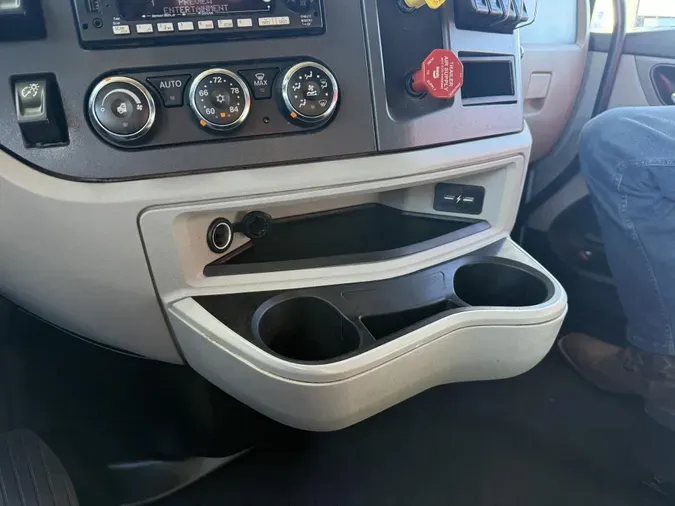 2022 Peterbilt 57941b88d2966778bcdbec5188f6af97a01