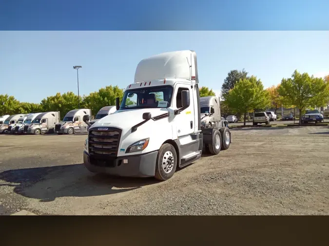 2020 Freightliner Cascadia 126