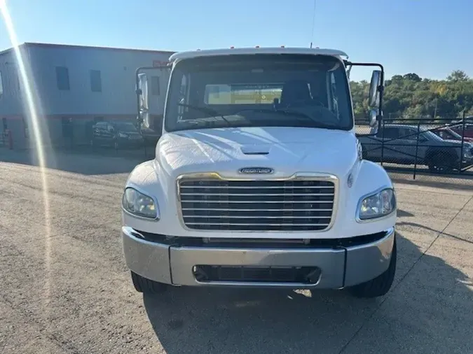 2019 Freightliner BUSINESS CLASS M2 106