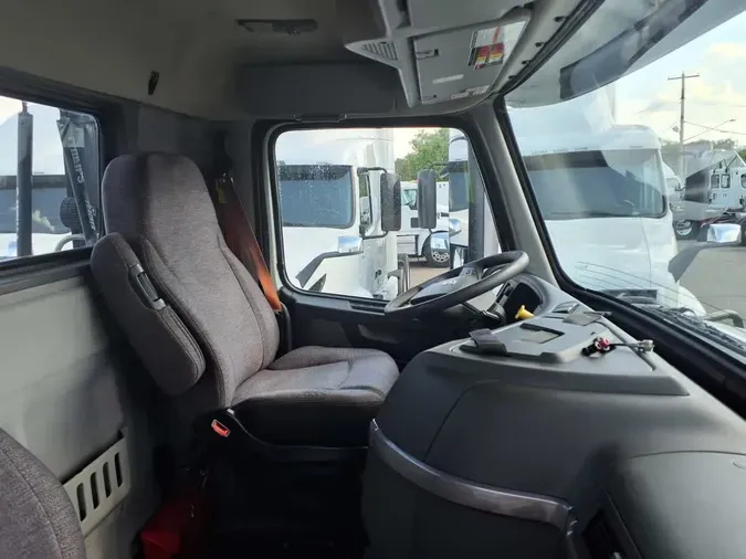 2020 VOLVO VNL64T-300