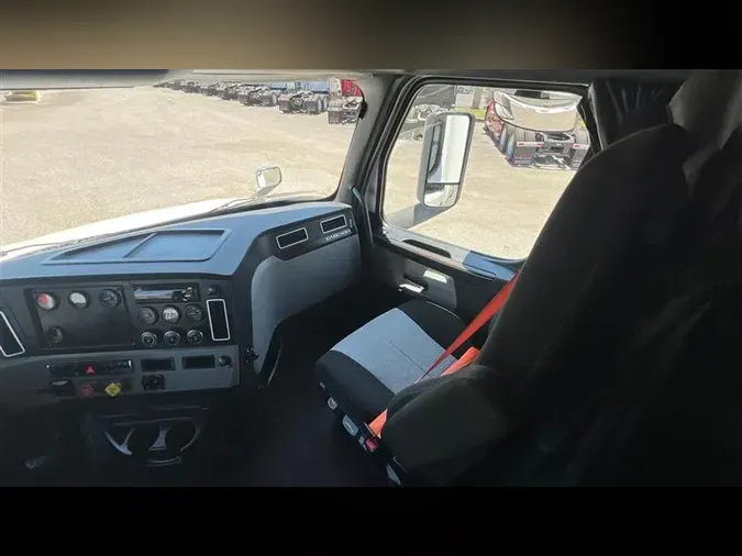 2019 FREIGHTLINER CA126