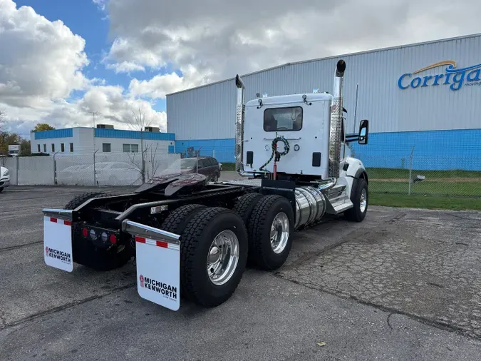 2026 Kenworth T880