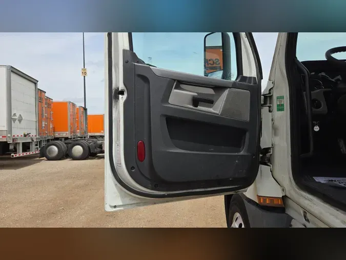 2019 Freightliner Cascadia 126