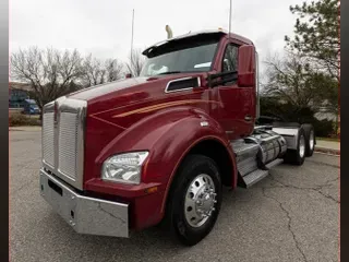 2021 KENWORTH T880