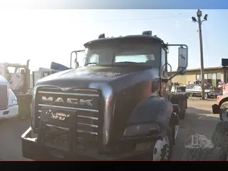 2013 MACK GRANITE GU813