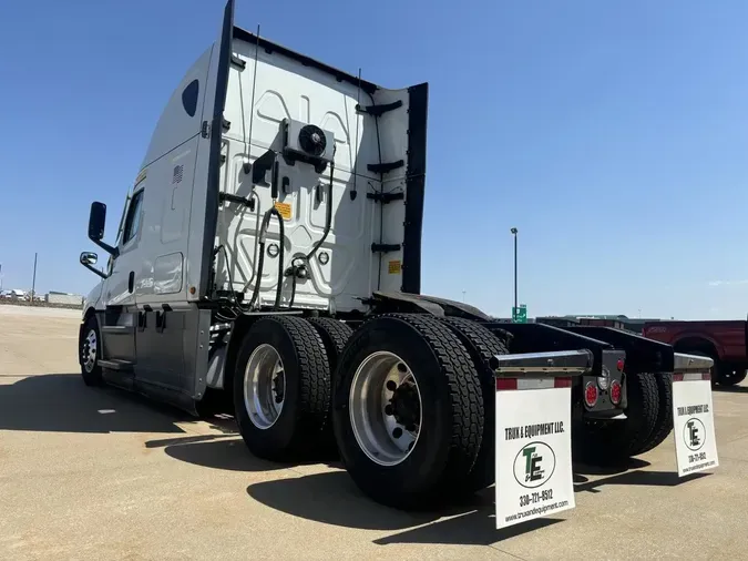 2022 Freightliner Cascadia 126