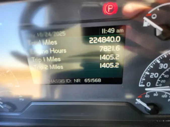 2024 VOLVO VNL64T760