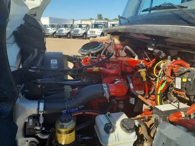 2018 FREIGHTLINER M2 106