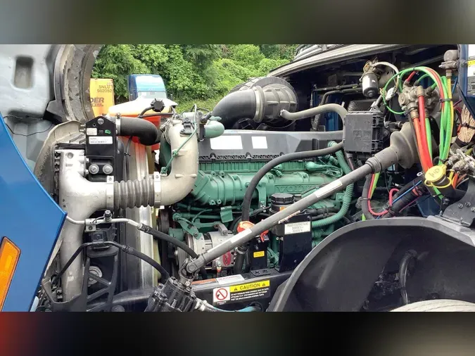 2022 Volvo VNL 760