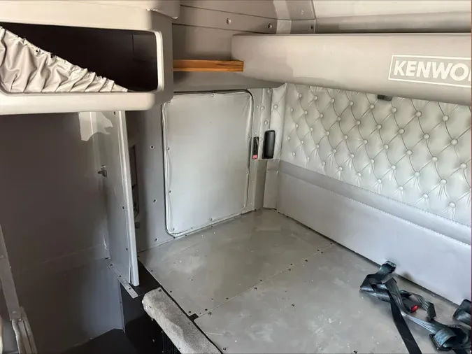 2023 Kenworth W900