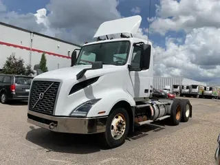 2019 VOLVO VNL64T-300