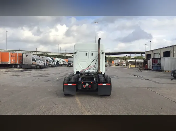 2020 Freightliner Cascadia 126