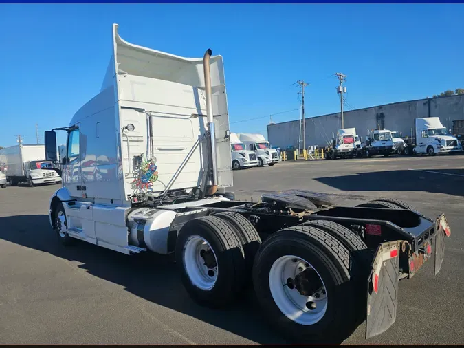 2019 VOLVO VNR64T-640