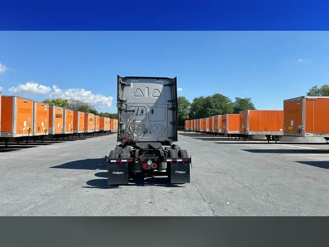 2020 Freightliner Cascadia 126