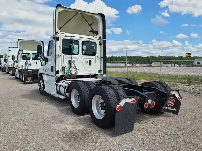 2017 FREIGHTLINER CASCADIA 125