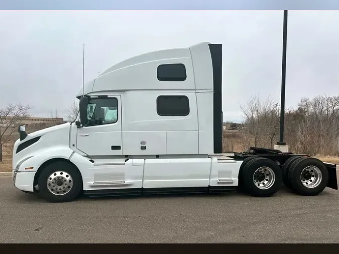 2023 VOLVO VNL64T860