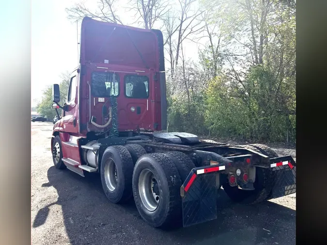 2014 FREIGHTLINER/MERCEDES CASCADIA 125