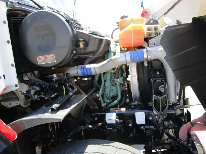 2022 Volvo VHD