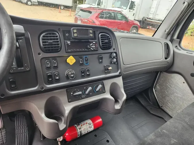 2018 FREIGHTLINER M2 106