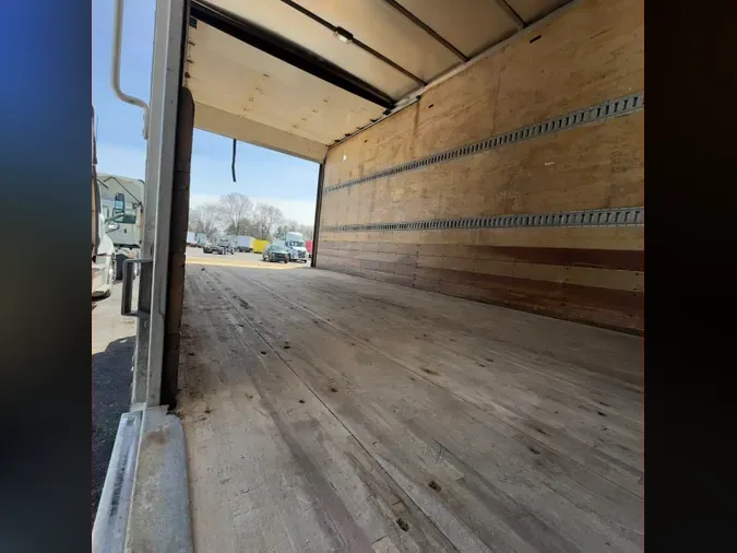 2019 FREIGHTLINER/MERCEDES M2 106