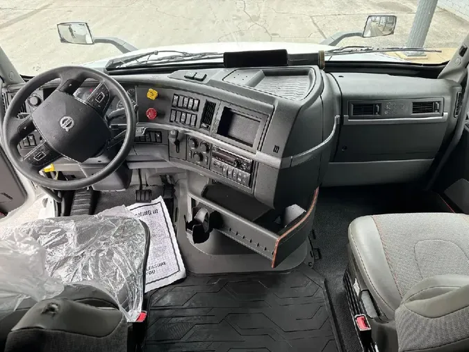 2021 VOLVO VNL64T760